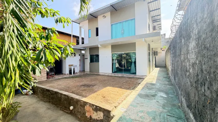 Excelente Oportunidade: Casa Espaçosa e Bem Localizada em Manaus!