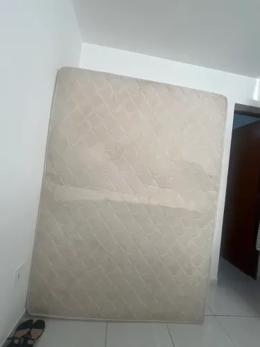 Cama casal box com pés