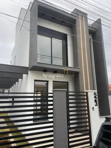 Sobrado com 2 Suítes, Churrasqueira e Espaço para Piscina