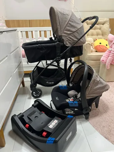 Carrinho de Bebe moisés com bebê conforto e base para carro Burigotto