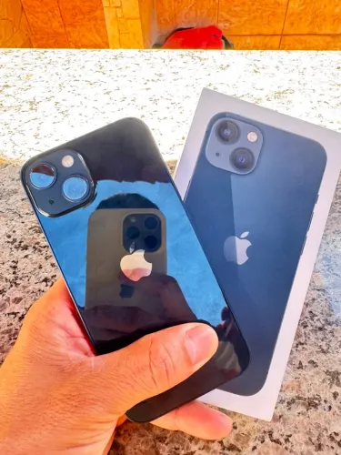 iPhone 13 de 128gb ! Tela não é original porém de uma ótima qualidade !
