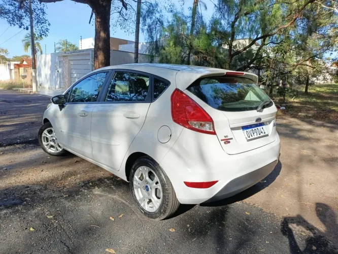 Ford Fiesta 1.6 16V Flex Aut. 5P 2014