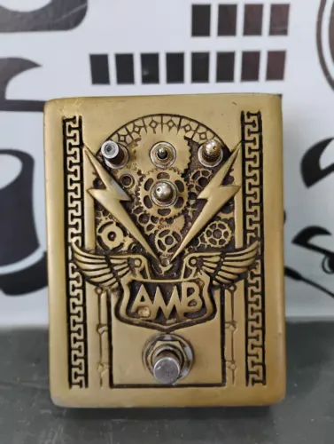 Pedal AMB custom shop bronze<br>Simulador mesa boogie valvulado<br>$259