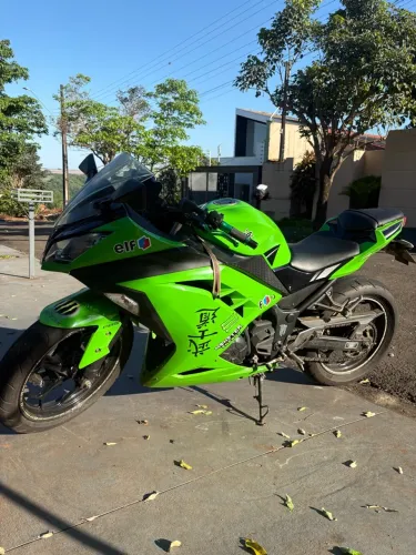 Ninja 300 (terceiro dono), lindíssima e bem cuidada
