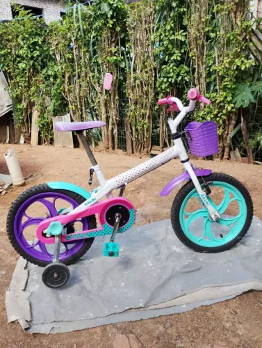 Bicicleta infantil Ótima marca Caloi,