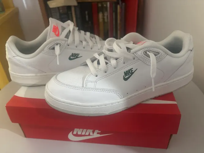 Tênis Nike na caixa nunca usado 