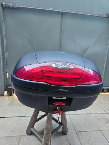Baú Givi Monolock Simply E450n semi-novo