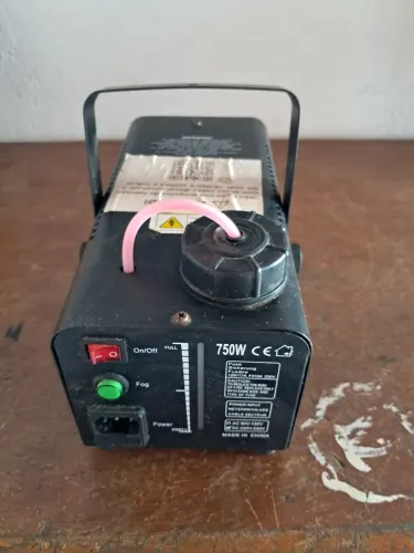 Maquina de fumaça com led rgb 750w com controle remoto