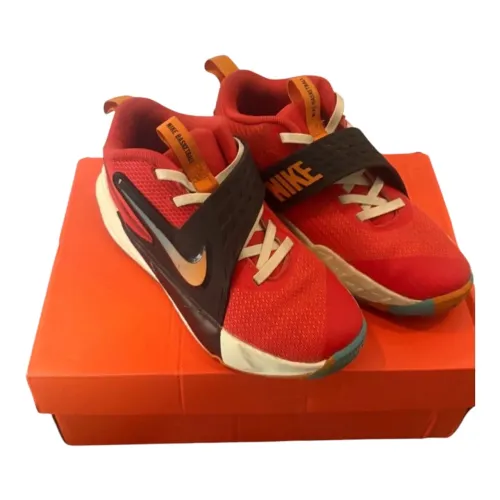 Tênis Nike basketball vermelho 34Br 22,5 com 