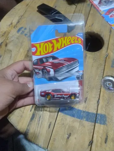Mustang super t-hunt