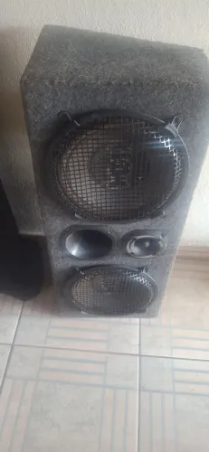 Caixa de som para carro com o radio