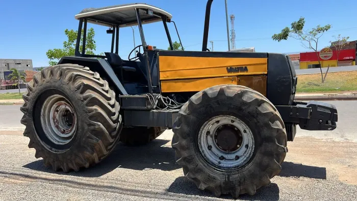 Trator Valtra BH 180 ano 2009