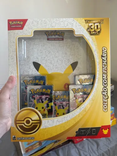 Pokemon Box Coleção com Fichario Celebraçao 30 Anos