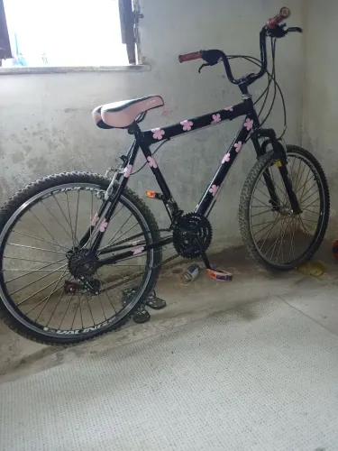 Bicicleta usada, em ótimo estado
