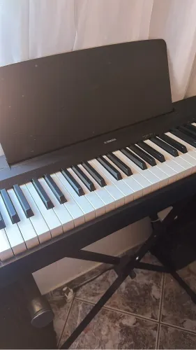 Piano Digital Yamaha Eletrico P-145b P145 88 Teclas C/ Pedal