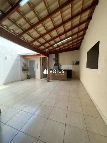 EXCELENTE CASA NO NOVO MUNDO