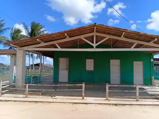 Vendo um chácara ou se quiser fazer um restaurante já está no jeito