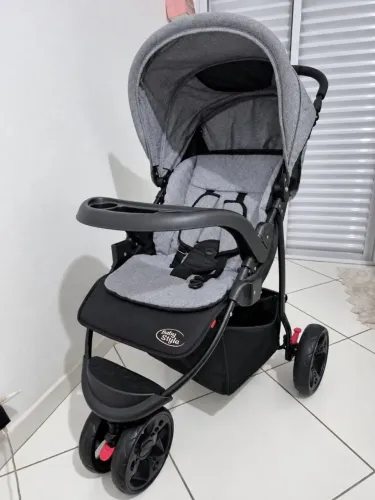 Carrinho de bebê + bebê conforto