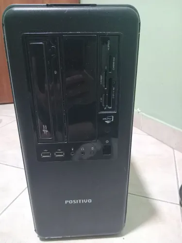 Computador da Positivo antigo, porém funcional