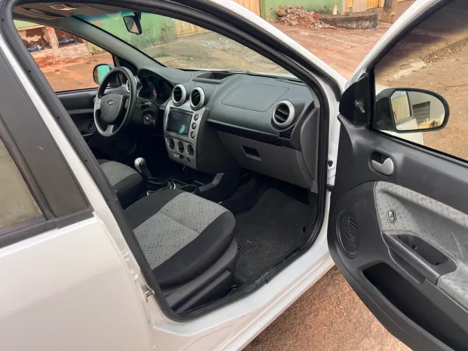 Ford Fiesta SE 1.6 8V Flex 5P 2014
