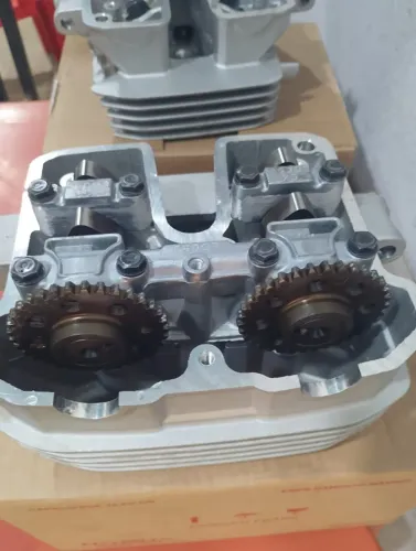 Cabeçote XRE ou CB 300 (NOVO, original Honda) completo e partilhado (base de troca).