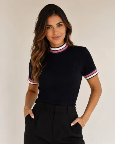 Blusa / Cropped tam M preto Lez a Lez