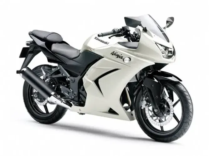 Ninja 250 branca perola 