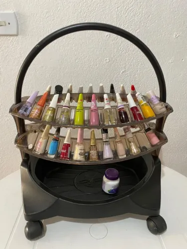 Expositor de esmalte ,com esmaltes.