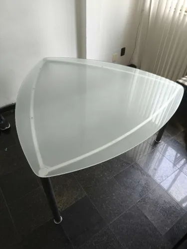 Mesa de jantar triangular 6 pessoas