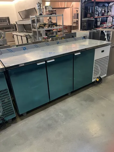 Balcão/bancada de serviço refrigerada 2m total inox - pronta entrega