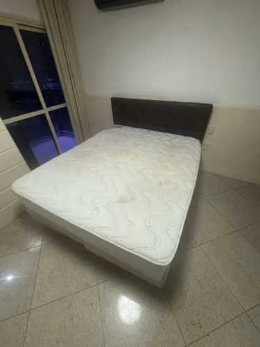 Cama queen size com colchão