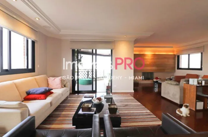 Lindo apartamento com 4 suítes e 5 vagas.