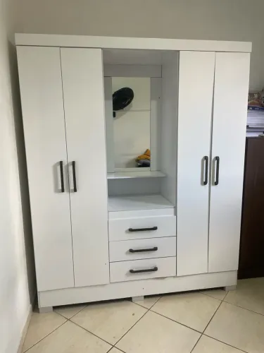 Vendo guarda roupa usado , em bom estado , entrega e montagem grátis