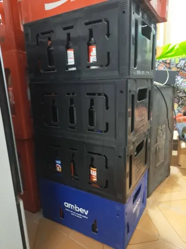 Caixa de Cerveja com engradado, vasilhame pequena ou de 600ml