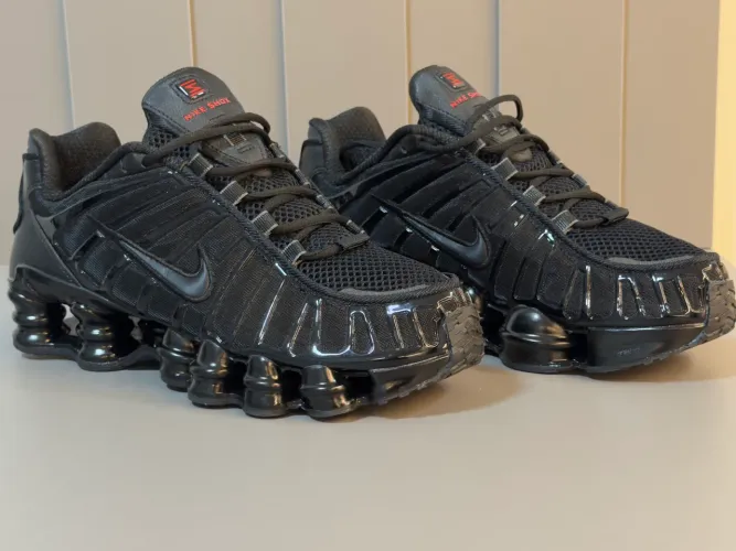 Tênis Nike Shox TLX