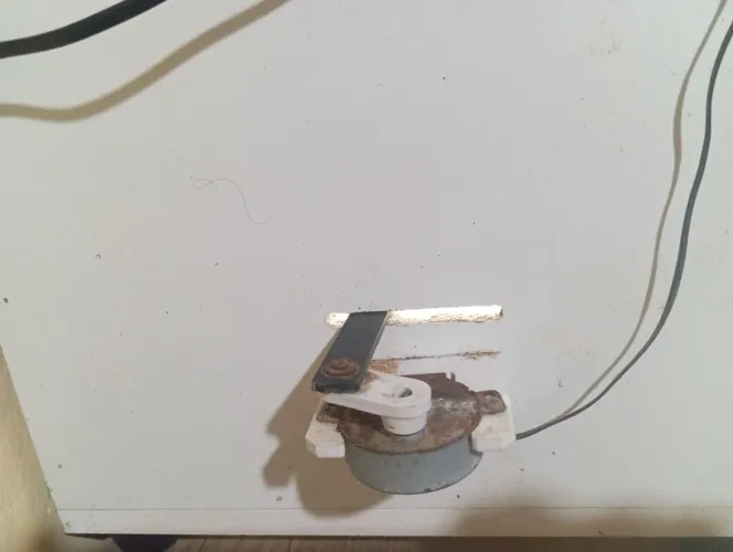 Vendo chocadeira automática.