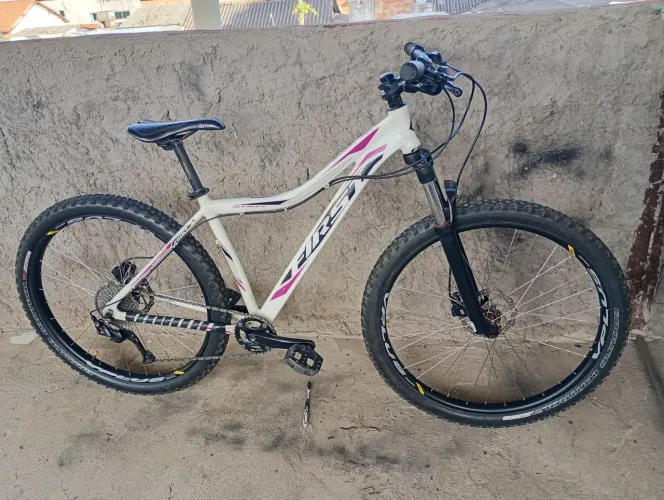 Bike 29 first rodas top coroa DEORE/alívio 1x9 quadro 17 aros top novos V plus