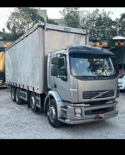 volvo vm260 cinza 2010 baú-sider 8,5m