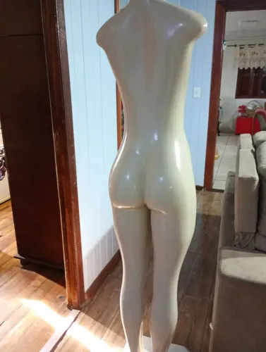Manequim feminino corpo inteiro 