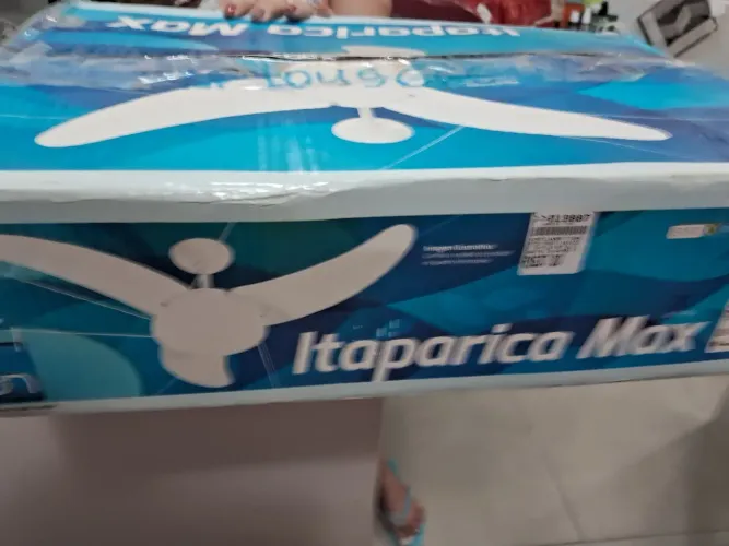 Ventilador de teto na caixa