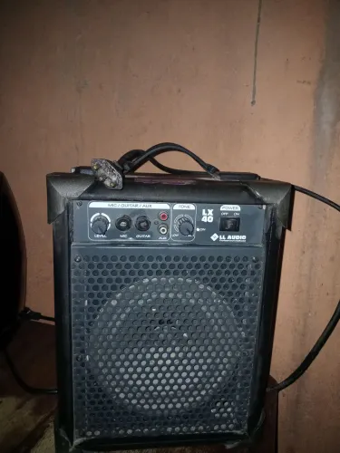 Vende-se caixinha de som