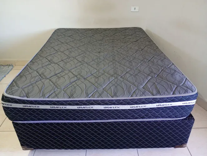 Cama box de casal com colchão 