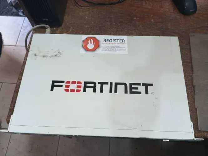 Torro firewall fortinet fortigate 100 D funcionando ok por 750 reais vista Wats 41 99754-