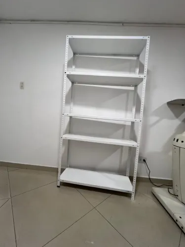 Prateleira de aço