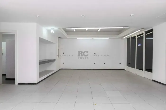 Casa comercial no Santo Agostinho na rua Juiz de Fora próximo à Avenida do Contorno.