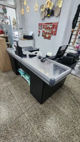 Caixa check-out seminovo em metal 1,90mt de comprimento x 1mt largura
