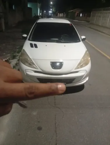 Peugeot 207 Sedan Passion XR 1.4 Flex 8V 4P 2012