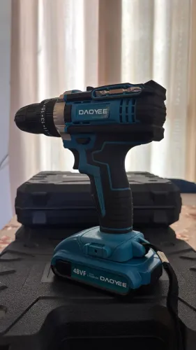 Parafusadeira e Furadeira Sem Fio 48V com 2 Baterias + Maleta Completa e Kit de Acessórios