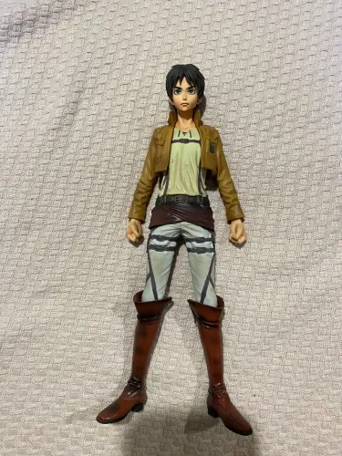 Boneco action figure Eren