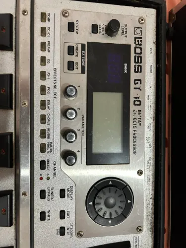 Pedaleira boss gt10